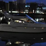 Luxus Yacht Lady Jane City Überseestadt
