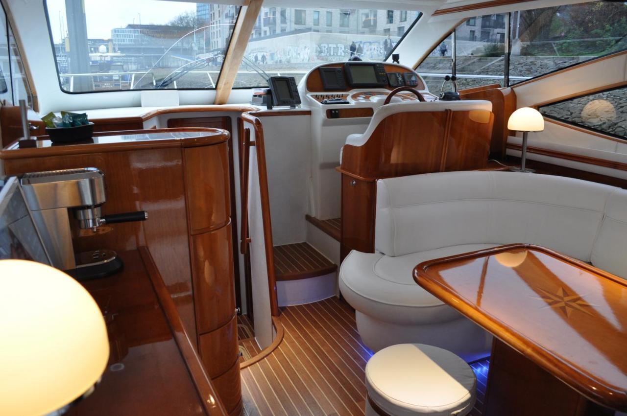 Botel Luxus Yacht Lady Jane City überseestadt BRE
