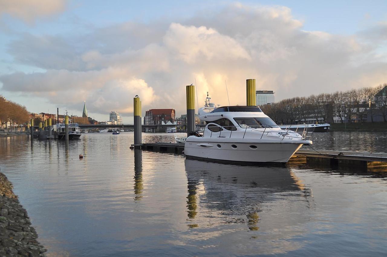Botel Luxus Yacht Lady Jane City Uberseestadt