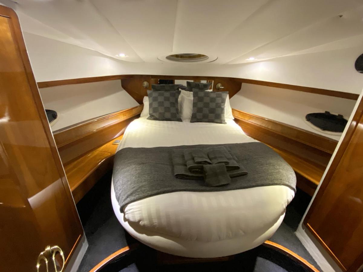 Luxus Yacht Lady Jane City überseestadt BRE