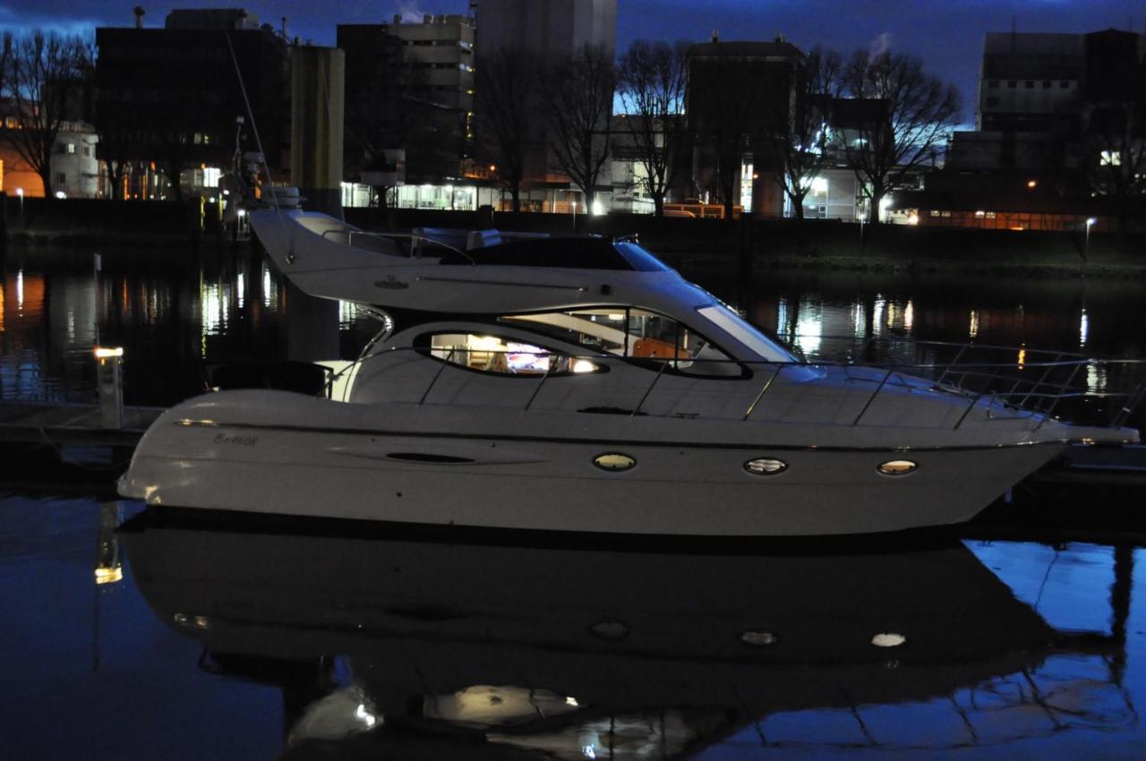 Luxus Yacht Lady Jane City überseestadt Botel